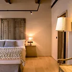 Acouga Boutique